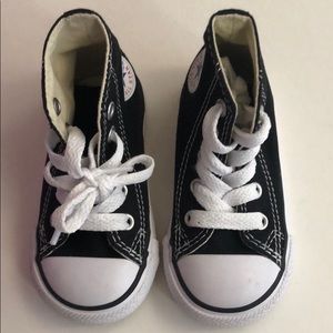 CONVERSE Black Chucks
